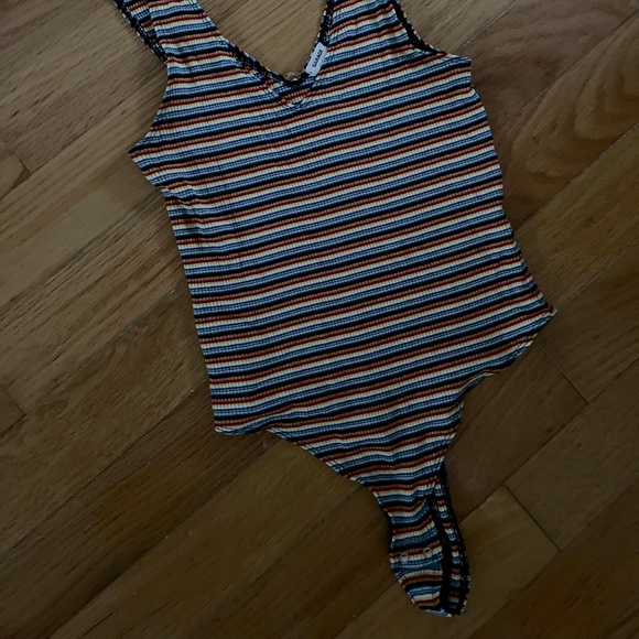 🎉 3/$10 - Rainbow Bodysuit - Picture 3 of 3